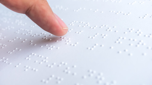 finger reading braille