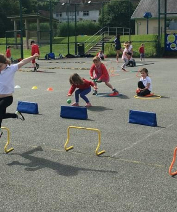 children in physical education class