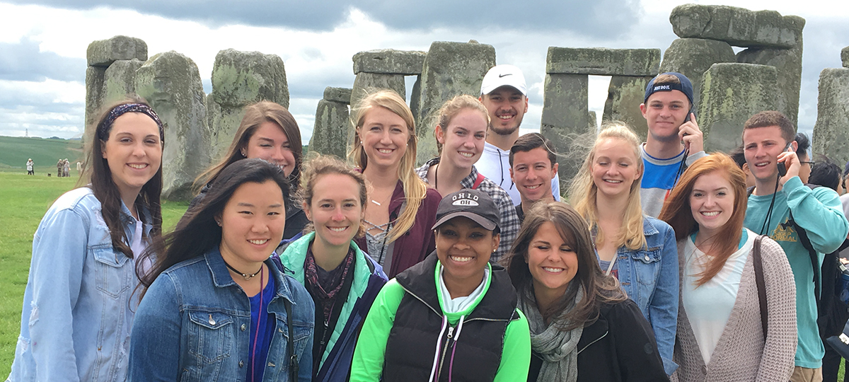 The MUNDO study abroad group at Stonehenge in Great Britain.