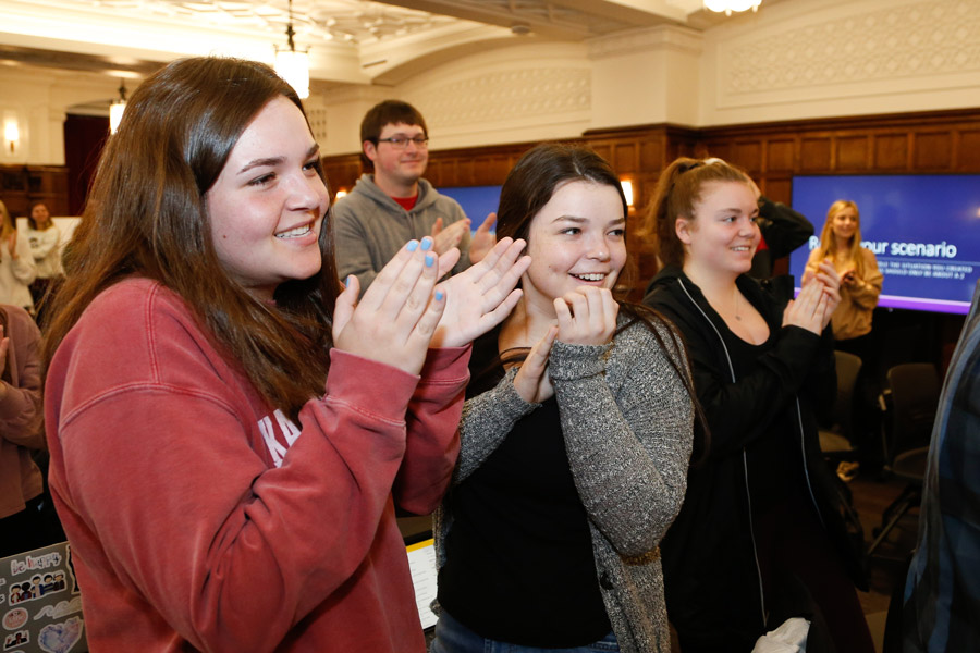 Ohio State students applauding