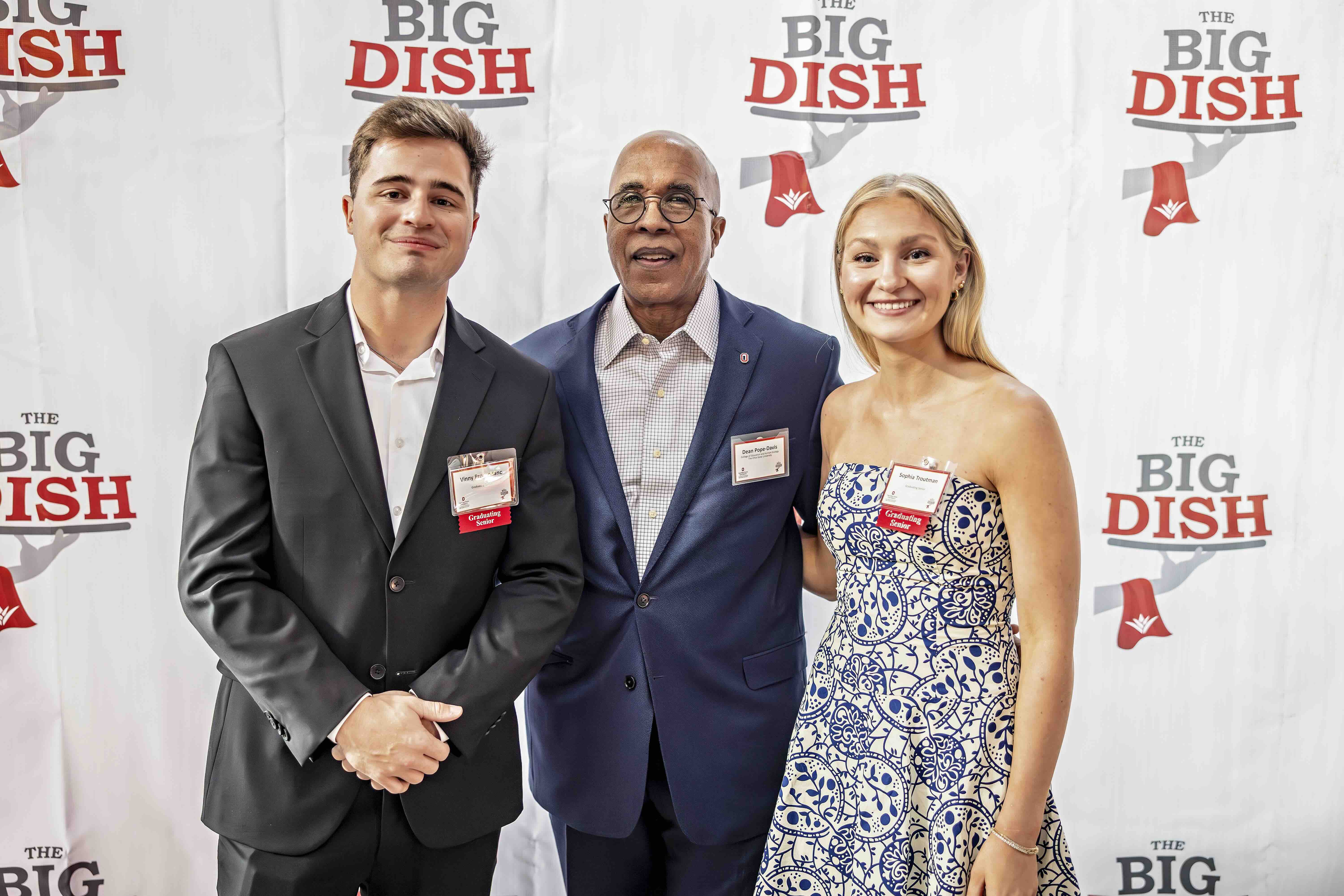 Dean Don Pope-Davis with students at the Big Dish event
