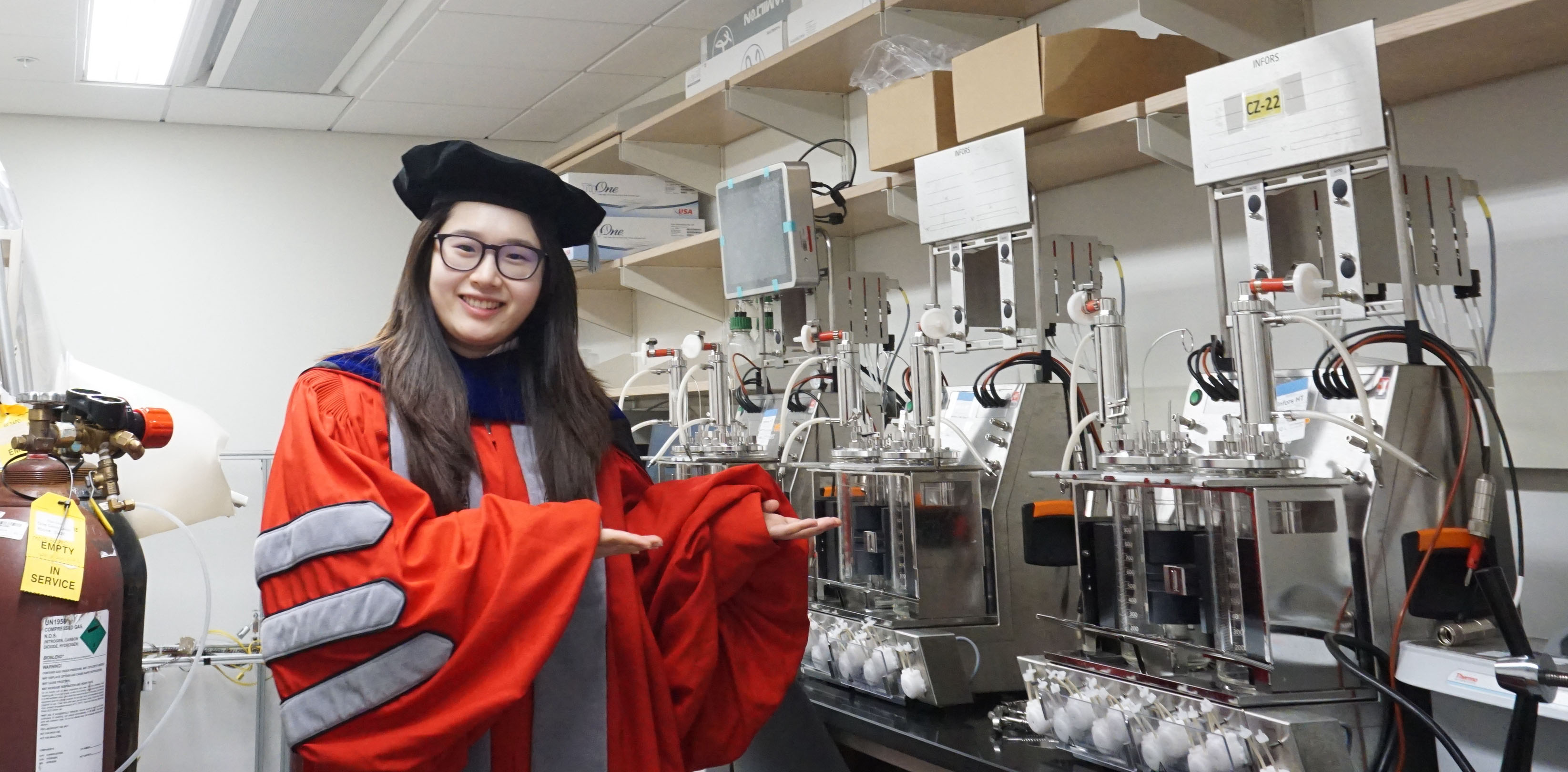Shiqi Zhang in her lab
