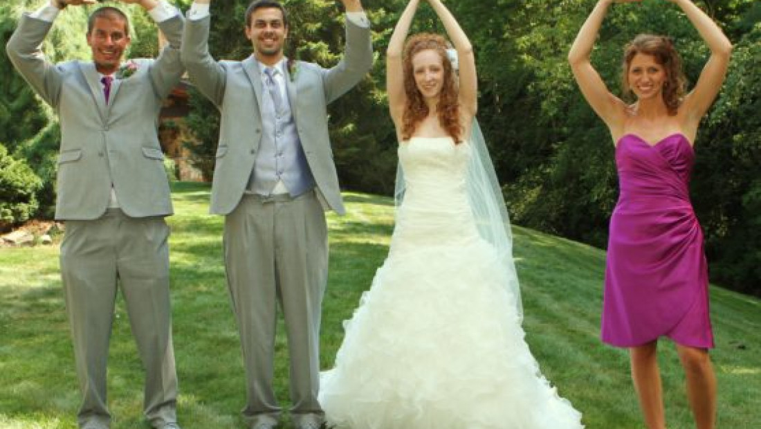 O-H-I-O pose at wedding