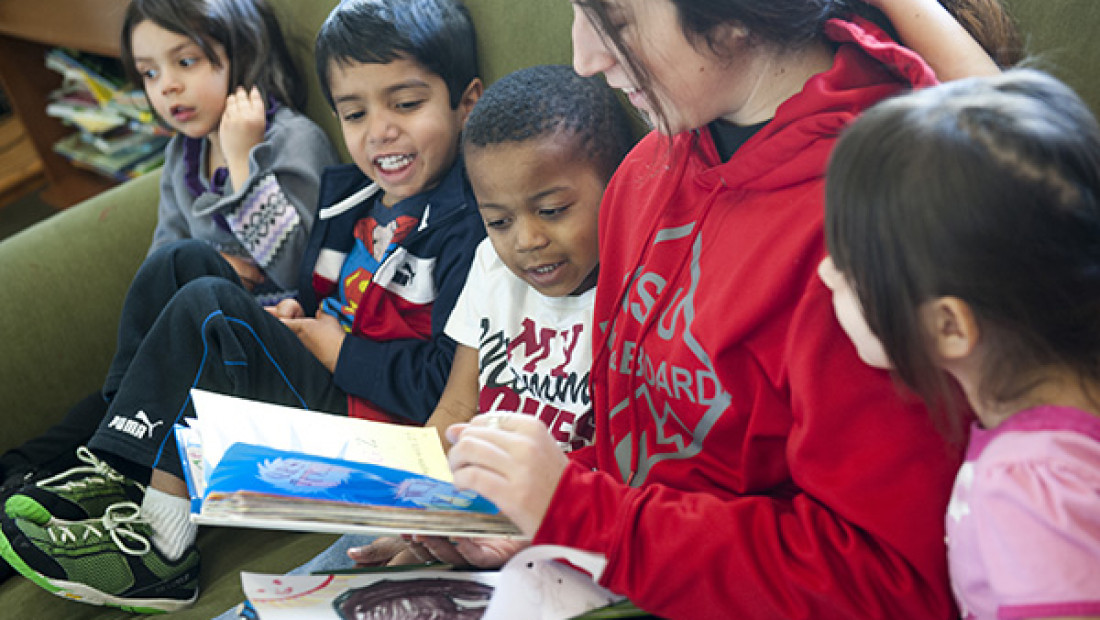 teacher reading to preschoolers