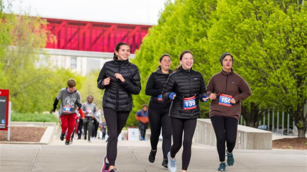 Ohio State students on an organized run