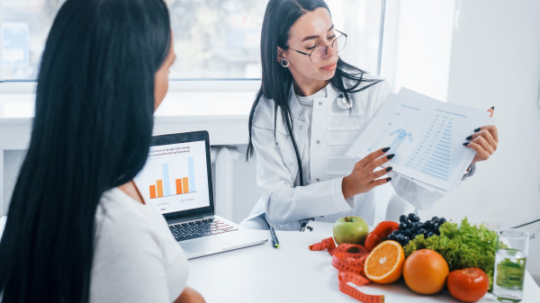 female nutritionist with laptop gives consultation