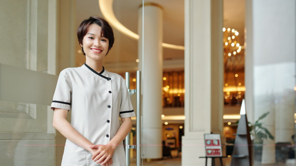 young-asian-hotel-manager