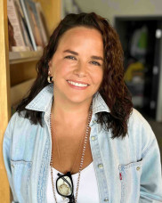 Kat DePizzo headshot