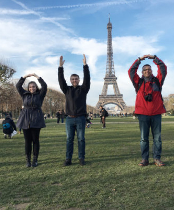 O-H-I-O pose Paris