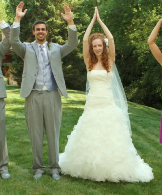 O-H-I-O pose at wedding