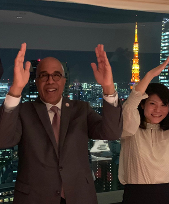 O-H-I-O pose in Japan