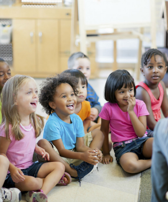 teacher reading to preschoolers