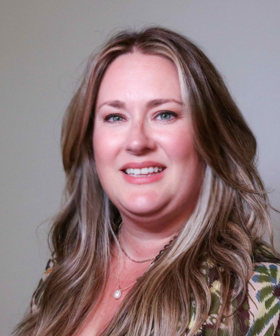Erin Hollander headshot
