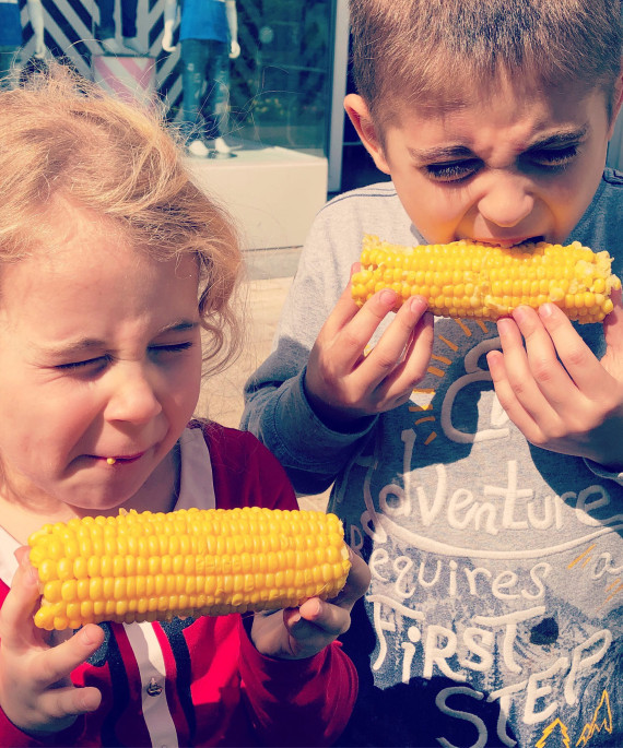 children eating ears of corn