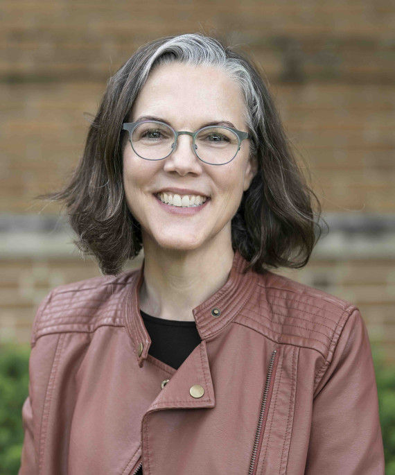 Lisa Pinkerton headshot