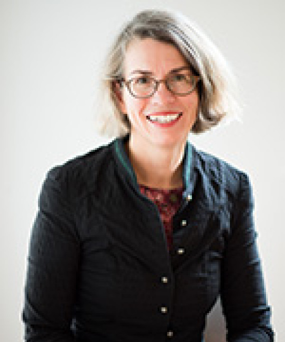 Cäzilia Loibl headshot