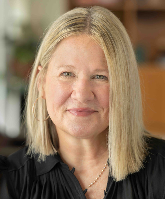 Kristin Paulus headshot