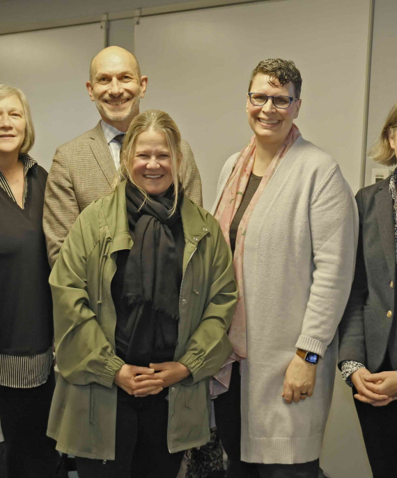 Kristin Paulus receives award