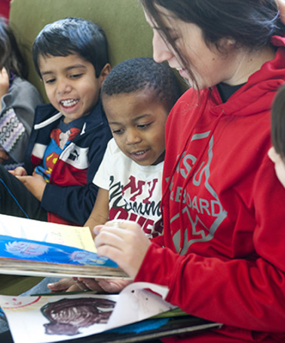 teacher reading to preschoolers