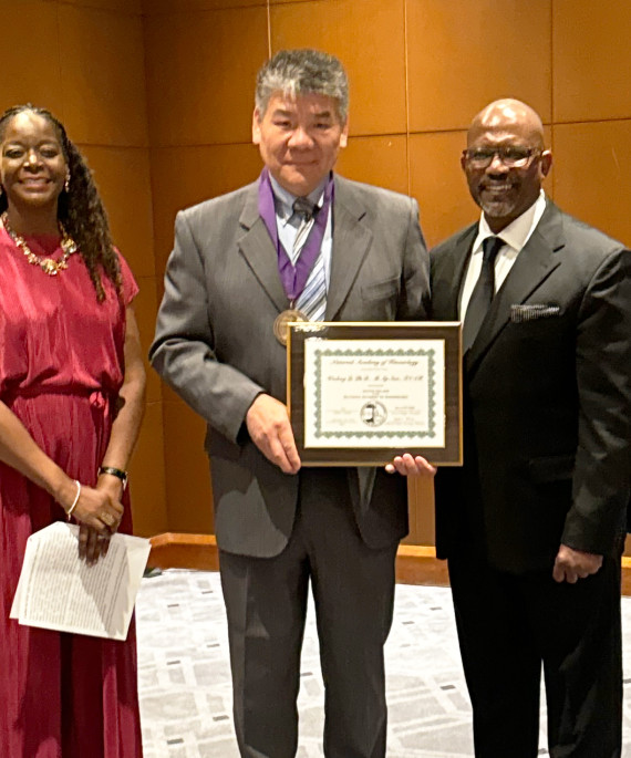 Weidong Li accepting award