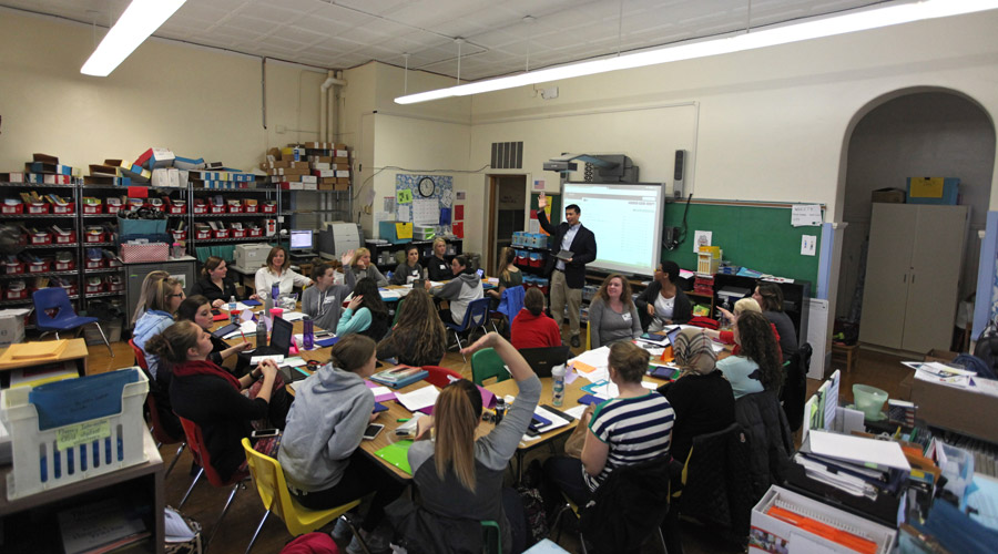 Ohio State professor teaches class for future teachers at local elementary school
